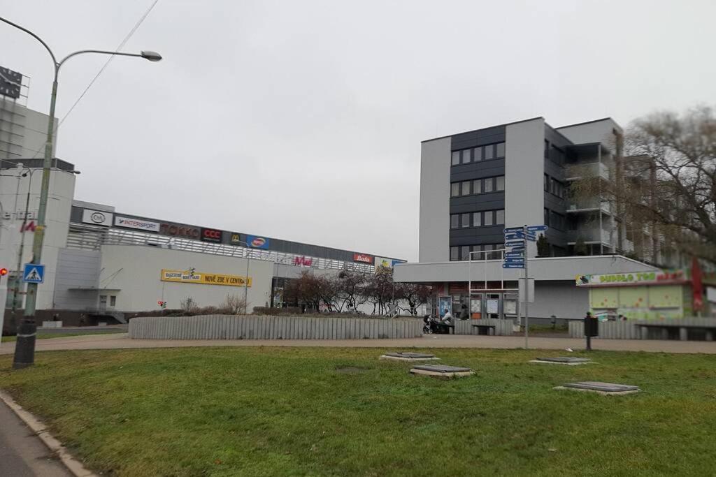 Prague Apartment In Most Near Golf Club, Aqua-Hipo-Autodrom In Most Exterior photo